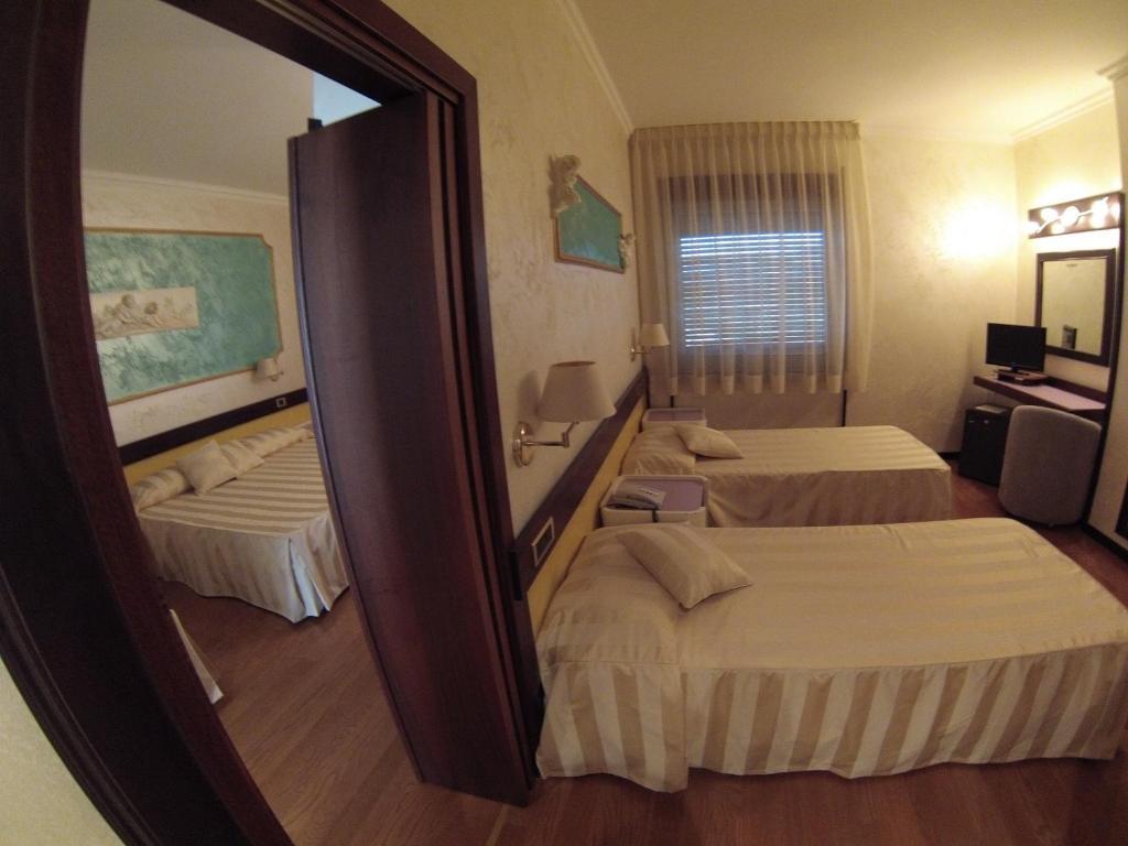 Benny Hotel Катандзаро Номер фото